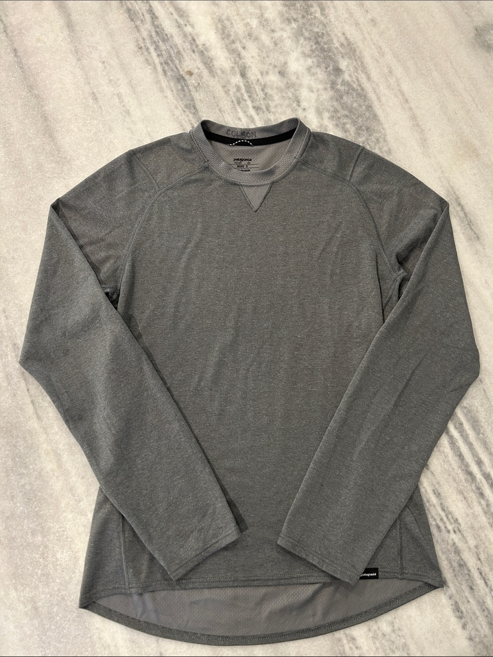 Patagonia Men’s Baselayer Capilene 3 Midweight Top sz Small Grey